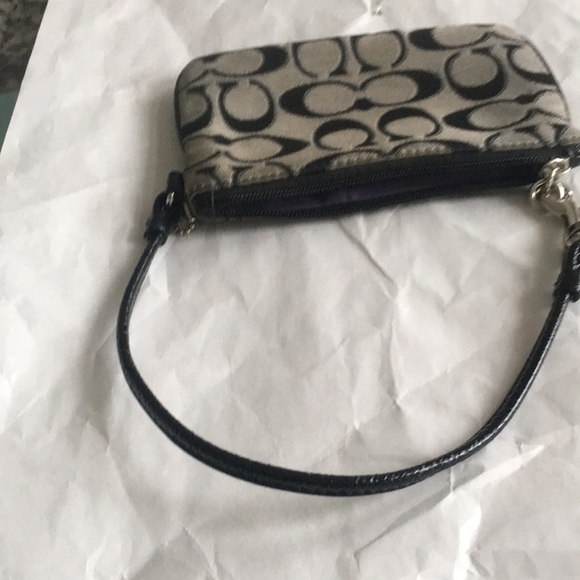 Host Pick 💕 AUTHENTIC Coach Wristlet Signature Canvas - Picture 7 of 11